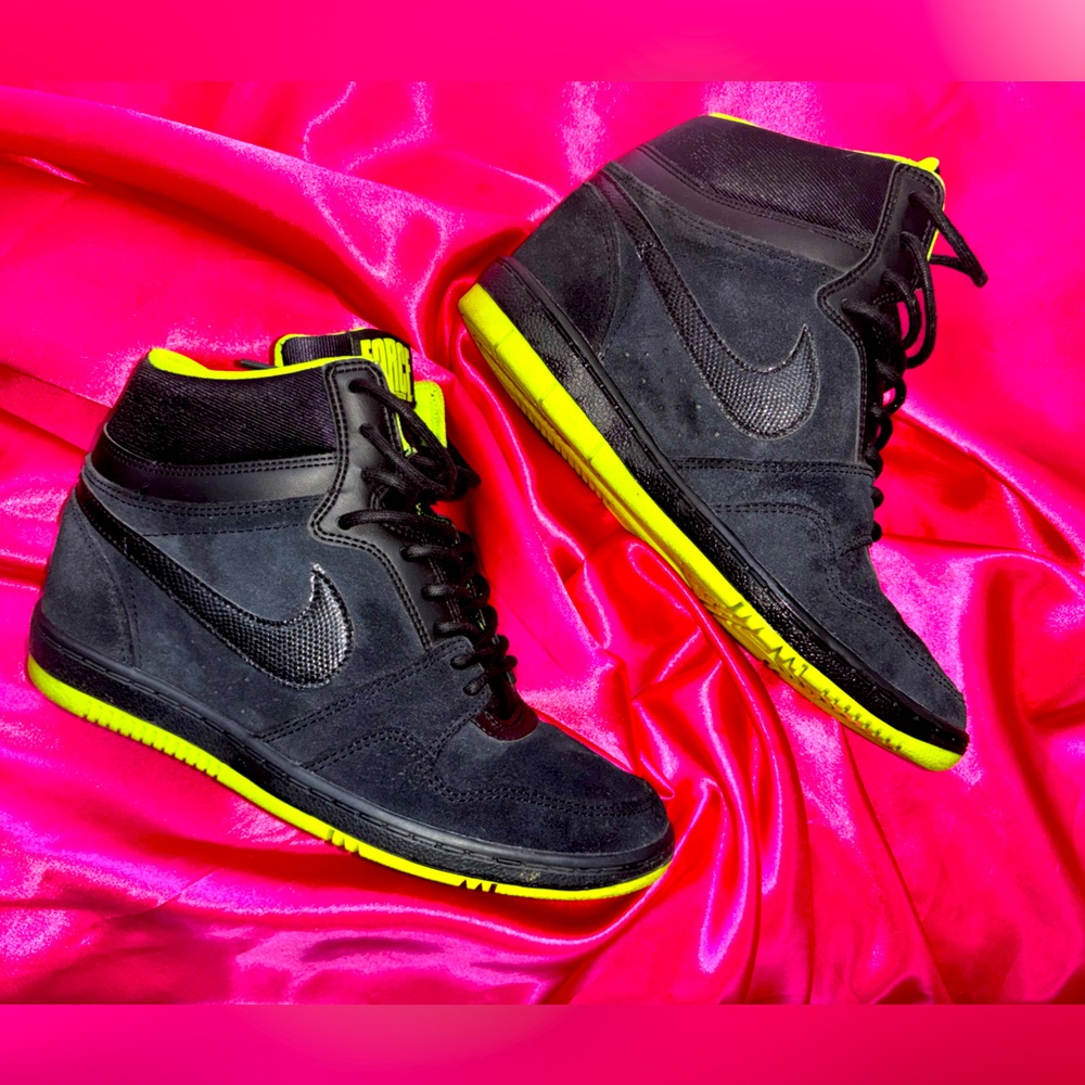 Nike Dunk sky high wedged.